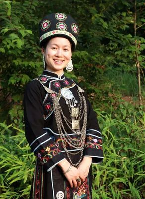 浓郁隆林风情!这些五彩斑斓的民族服饰,你喜欢哪一款?